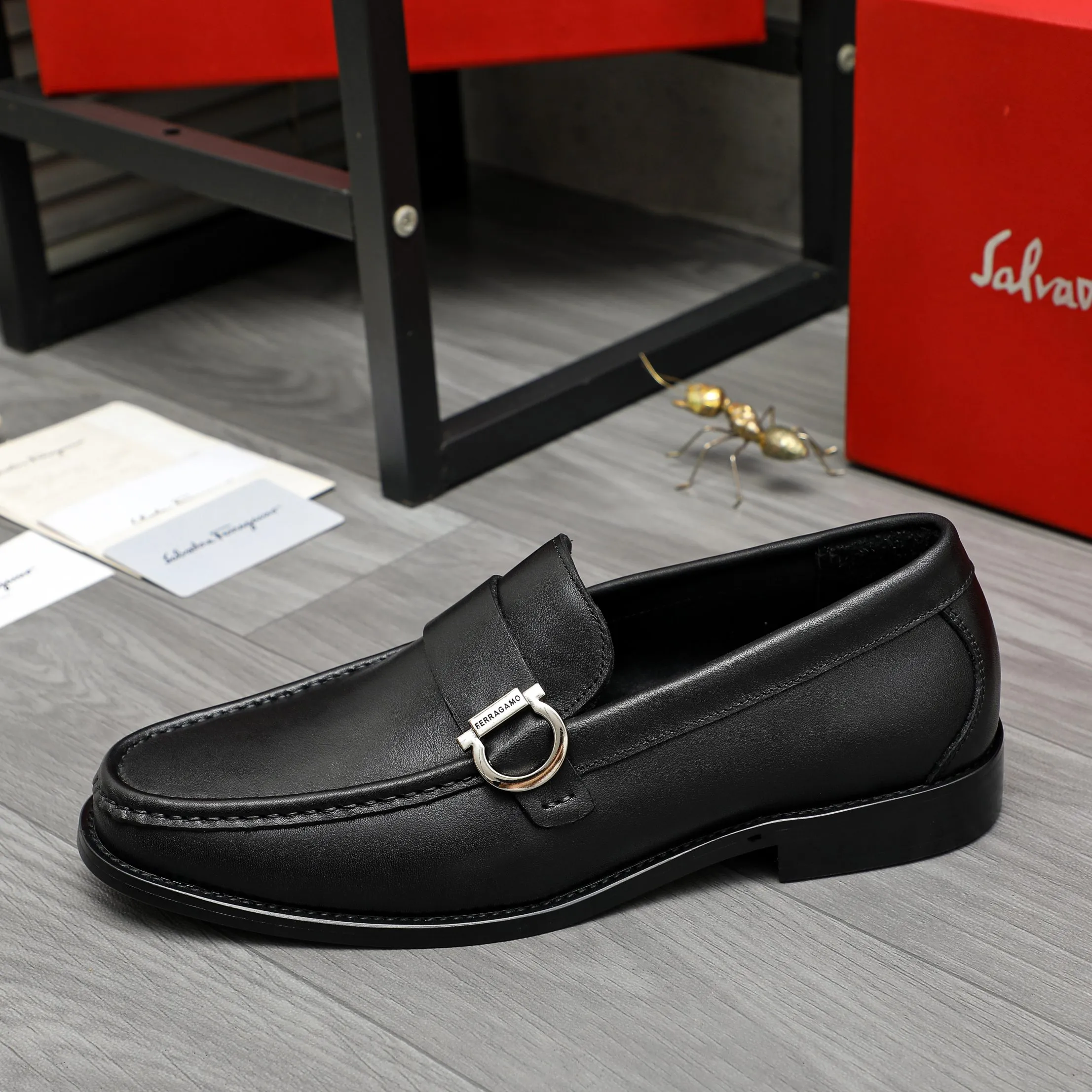 Men's shoes 💰442 Product trademark: Ferragamo "Ferragamo" business formal leather shoes Regular size: 38-46 (45.46 custom-made and non-returnable) Product materials: Selected high-quality cowhide upper, cowhide lining, original rubber outsole